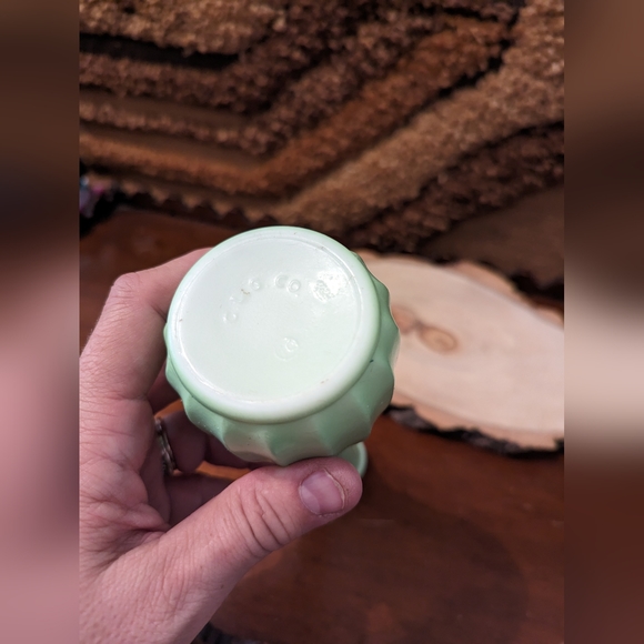 Vintage CLG Co. White Milk Glass Ribbed Tapered Long Stem Bud Vase 8 3/4" Green - Picture 3 of 4